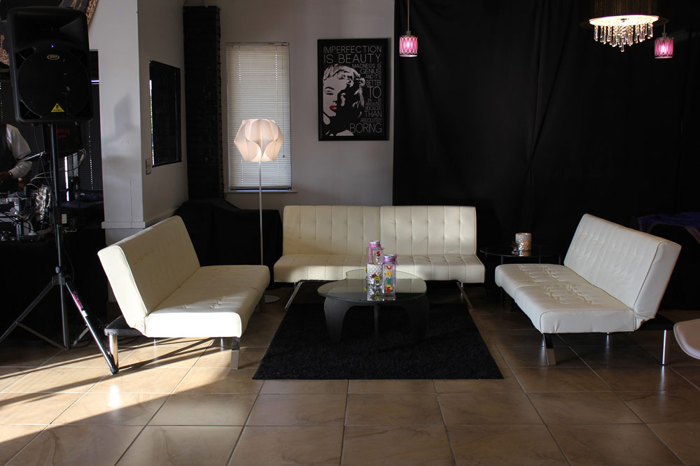 white-event-lounge-sofas-coffee-table - The Main Event Company White lounge sofas and coffee table at an event